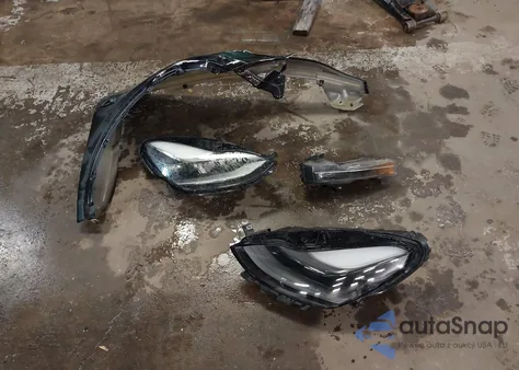 2022 Tesla Model Y Performance Dual Motor All-Wheel Drive z USA, uszkodzony, nr VIN 7SAYGDEF2NF531053